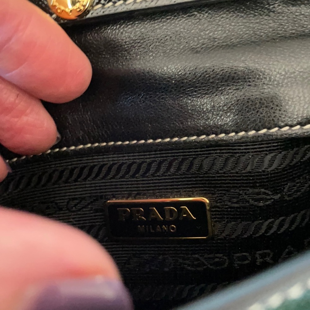 Stunning mini Prada leather cross body bag - Picture 9 of 12